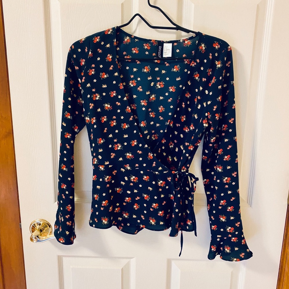 H & M Top size 4